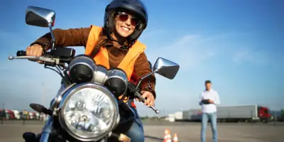 Prawo jazdy na motocykl 2026 - kategorie, wymagania, ceny i kurs krok po kroku
