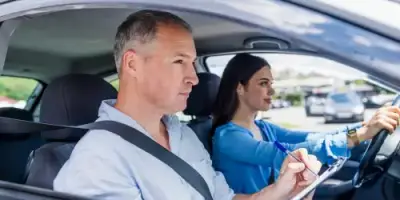 Jak skutecznie przygotować się do egzaminu na prawo jazdy? Praktyczny plan